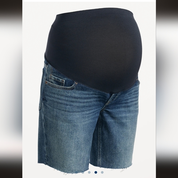Old Navy Maternity Full-Panel OG Straight Cut-Off Jean Shorts -- 5-inch inseam - Picture 2 of 5